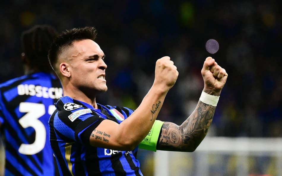Lautaro comemora gol pela Inter de Milão contra o Barcelona