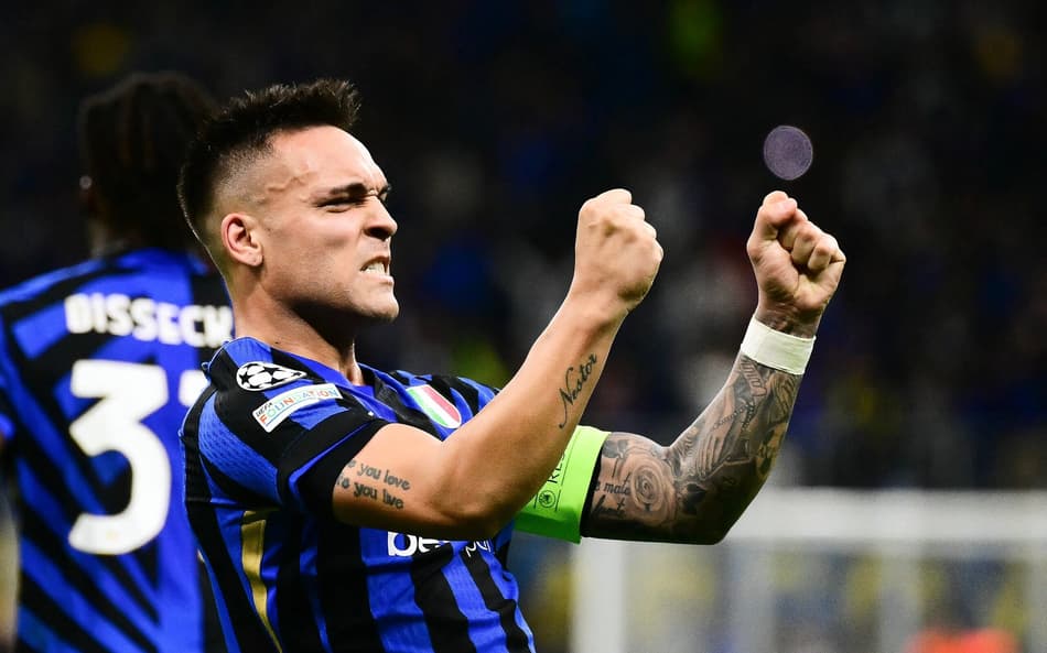 Lautaro comemora gol pela Inter de Milão contra o Barcelona