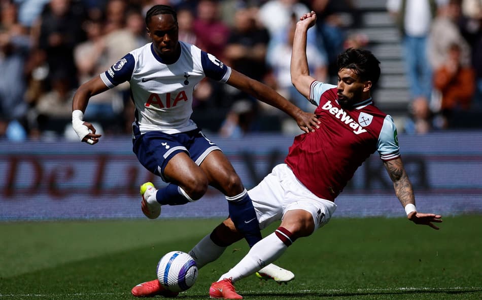 Lucas Paquetá em ação pelo West Ham contra o Tottenham, pela Premier League