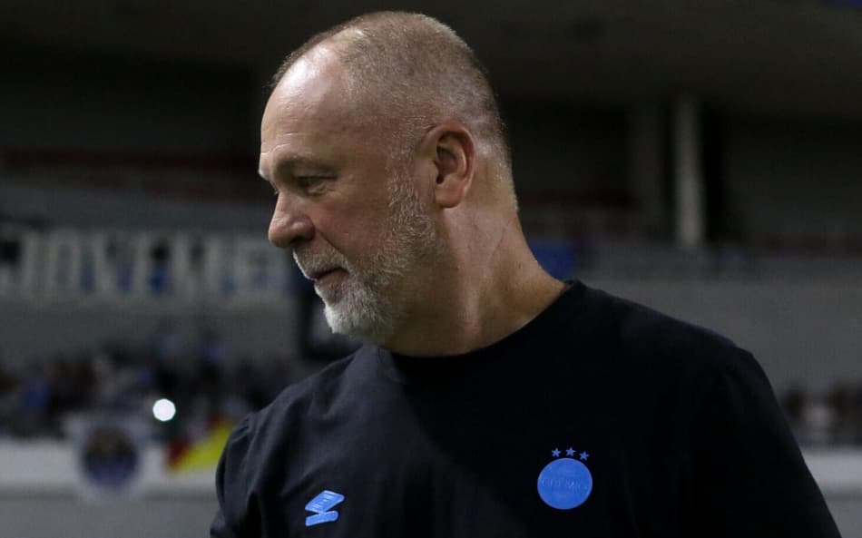 Mano aponta erros defensivos que custaram derrota de virada do Grêmio para o CSA