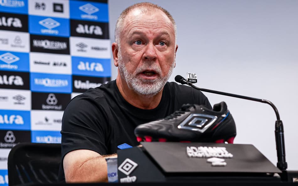 Mano Menezes, técnico do Grêmio, em entrevista coletiva. (Foto: Maxi Franzoi/AGIF)
