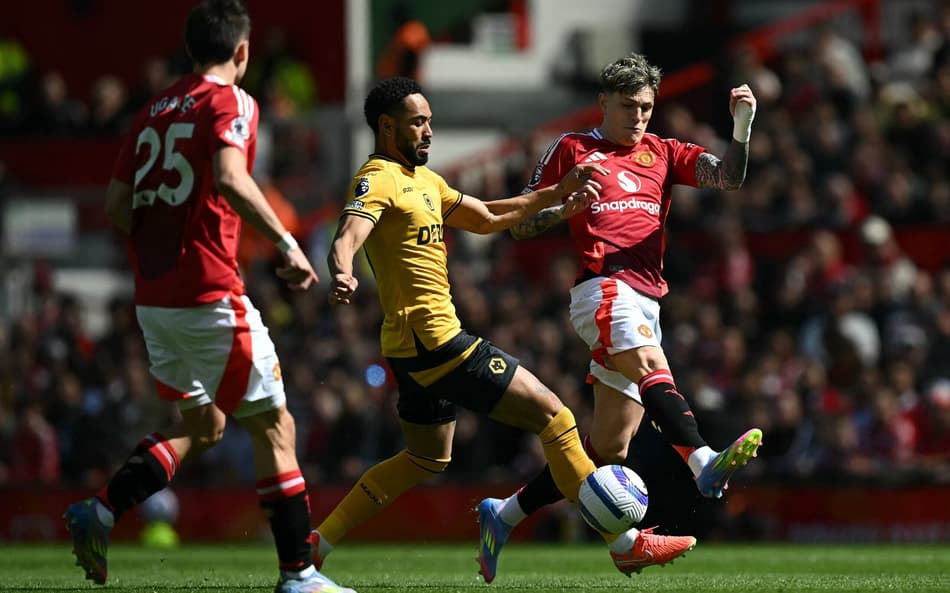 Matheus Cunha em ação contra o Manchester United, pela Premier League