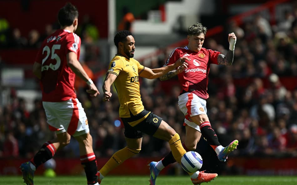 Matheus Cunha em ação contra o Manchester United, pela Premier League