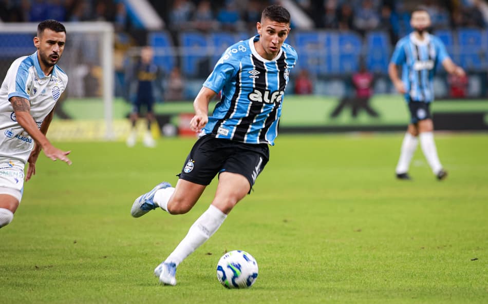 Monsalve se lesionou no empate do Grêmio com o CSA. (Foto: Maxi Franzoi/AGIF)