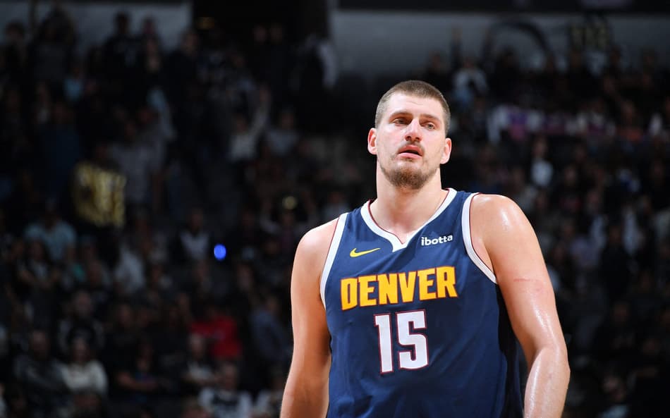 Denver Nuggets v San Antonio Spurs - Nikola Jokic em ação na NBA