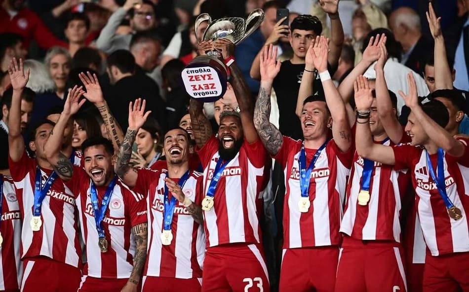 Olympiacos, de Rodinei, é campeão da Copa da Grécia 2025 (Foto: Instagram/@olympiacosfc)