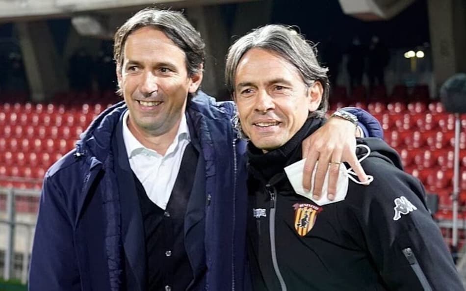 Os irmãos Inzaghi: Simone (esquerda) e Filippo (direita) enquanto treinadores (Foto: Mario Taddeo / EFE)