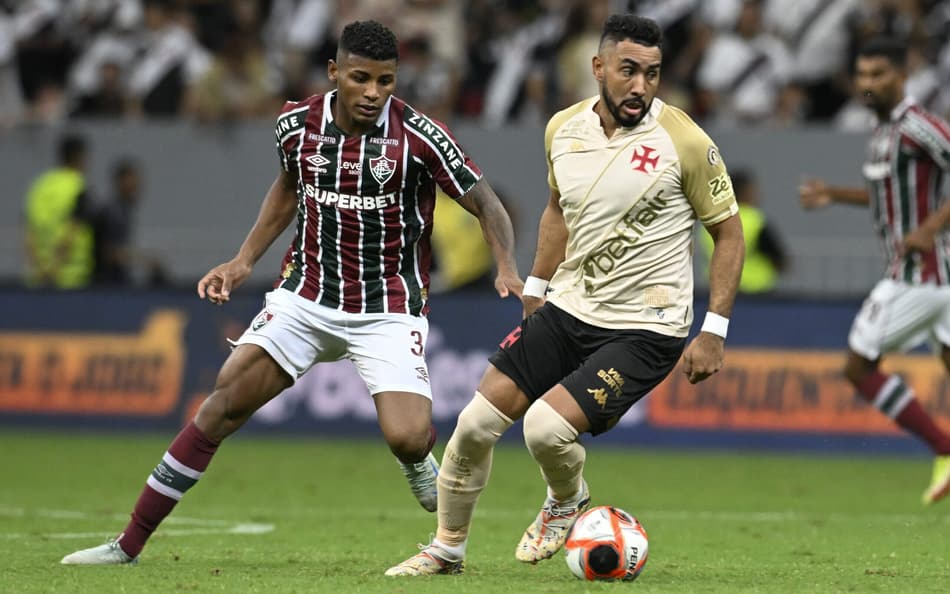 Payet em ação pelo Vasco contra o Fluminense após substituir Coutinho
