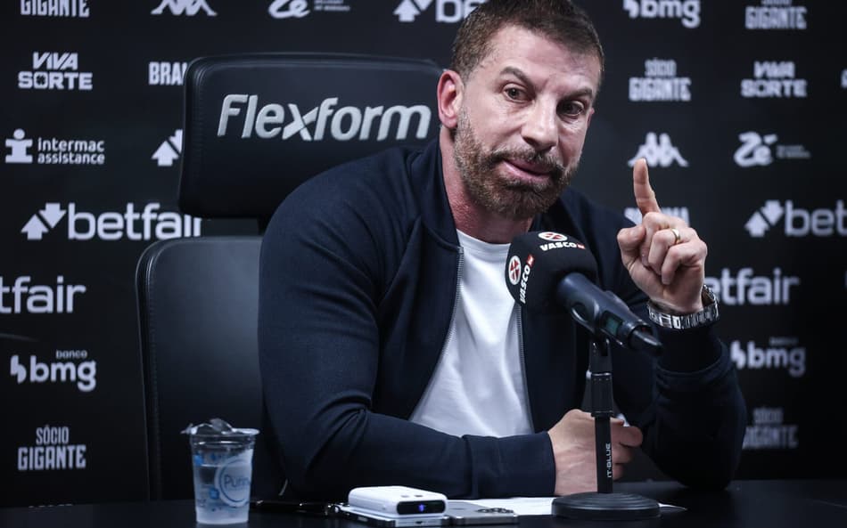 Pedrinho durante coletiva realizada na sede do Vasco, em São Januário