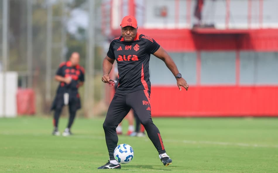 Treino do Internacional - Roger Machado (Foto: Ricardo Duarte/SC Internacional)