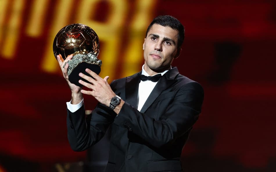 Rodri recebe a Bola de Ouro 2024