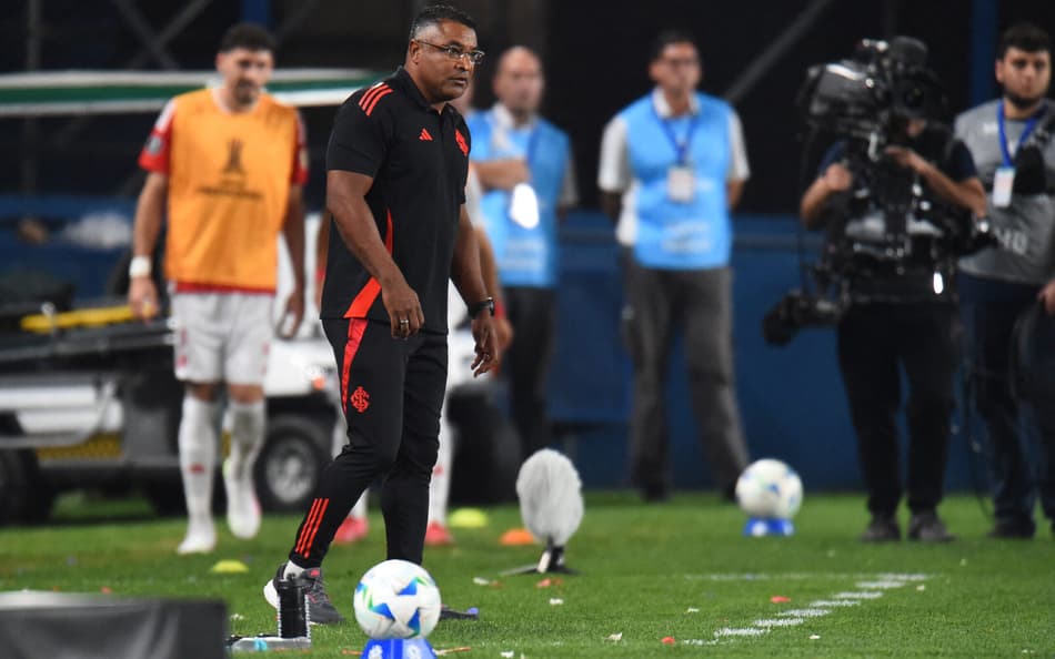 Técnico Roger Machado em Nacional-URU x Internacional, no Gran Parque Central (foto: DANTE FERNANDEZ / AFP)