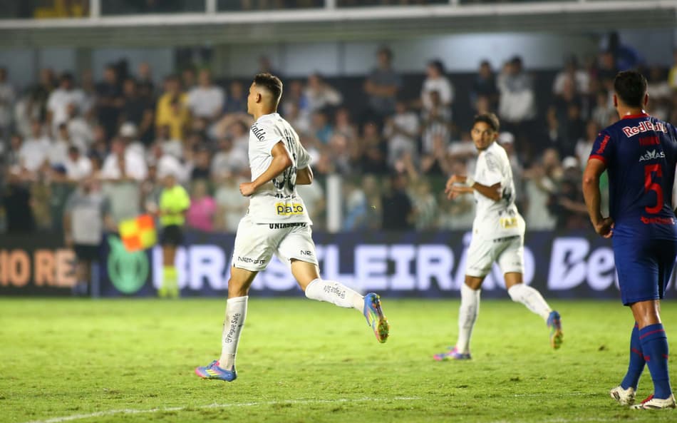 Deivid Washington comemora o gol em Santos x Bragantino. (foto: Mauricio De Souza/AGIF)