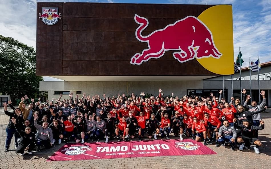 Elenco do RB Leipzig se despede da temproada no Brasil. Time ficou hospedado alguns dias em Atibaia, no CT do Bragantino. (Foto: Divulgação: RB Bragantino)