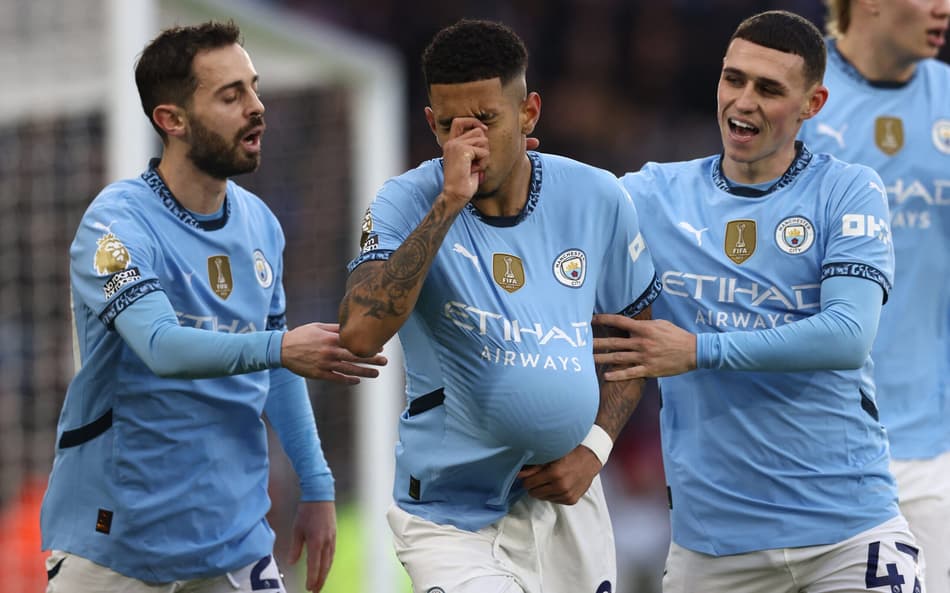Savinho comemora gol no jogo do Manchester City contra o Leicester pela Premier League