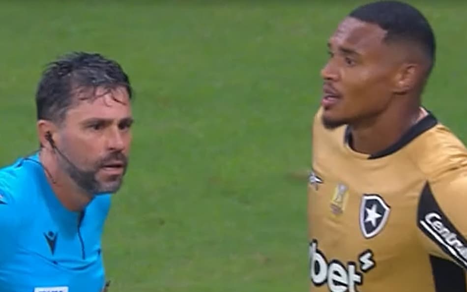 John após lance polêmico contra o Bahia Foto: Reprodução Premiere