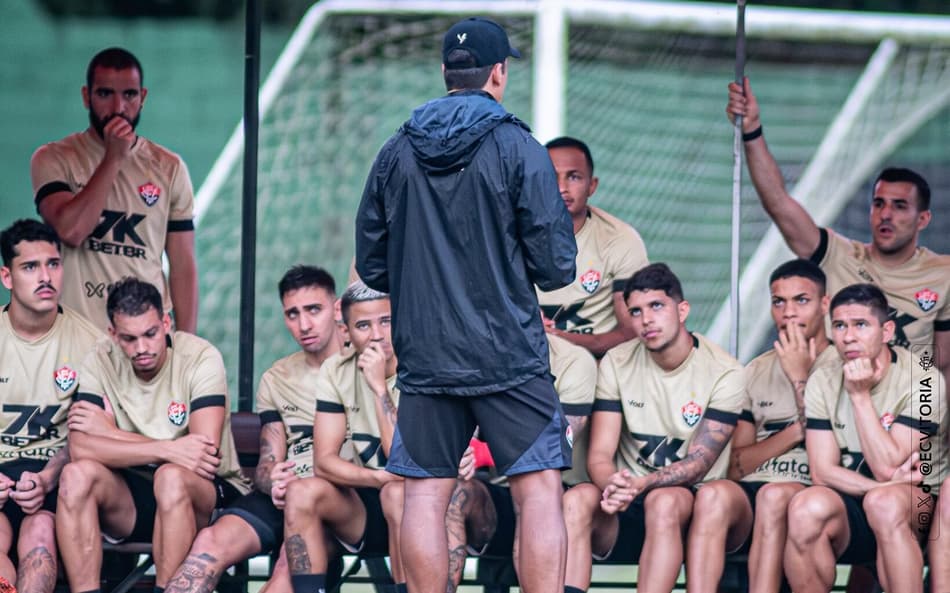 Thiago Carpini comanda treino do Vitória no Barradão Foto: Victor Ferreira / EC Vitória