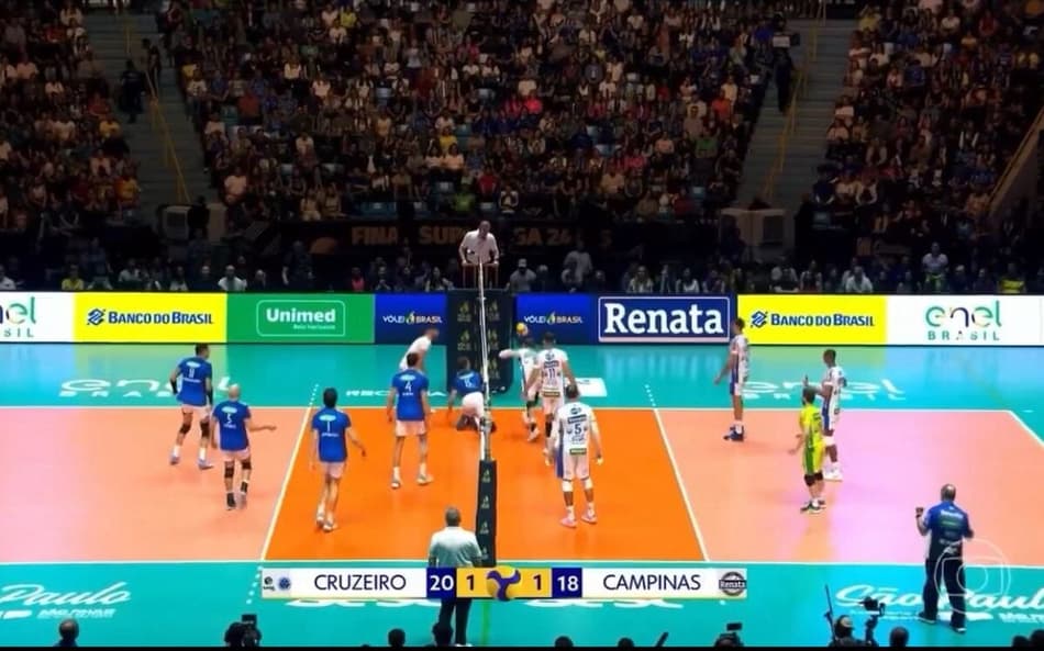 Bruninho salva lance na partida contra o Cruzeiro (Foto:Reprodução)