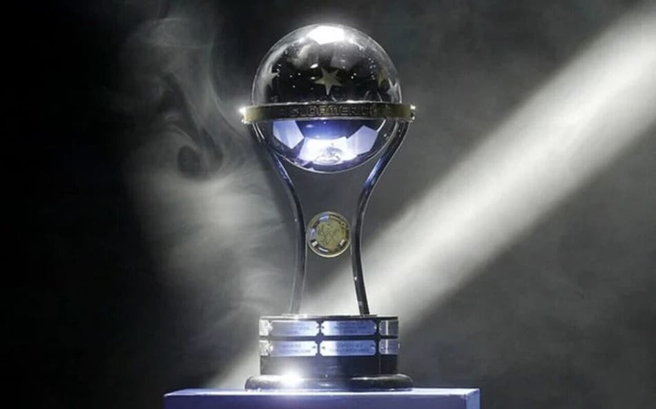 Taca-Copa-Sul-americana-730x474_Easy-Resize.com