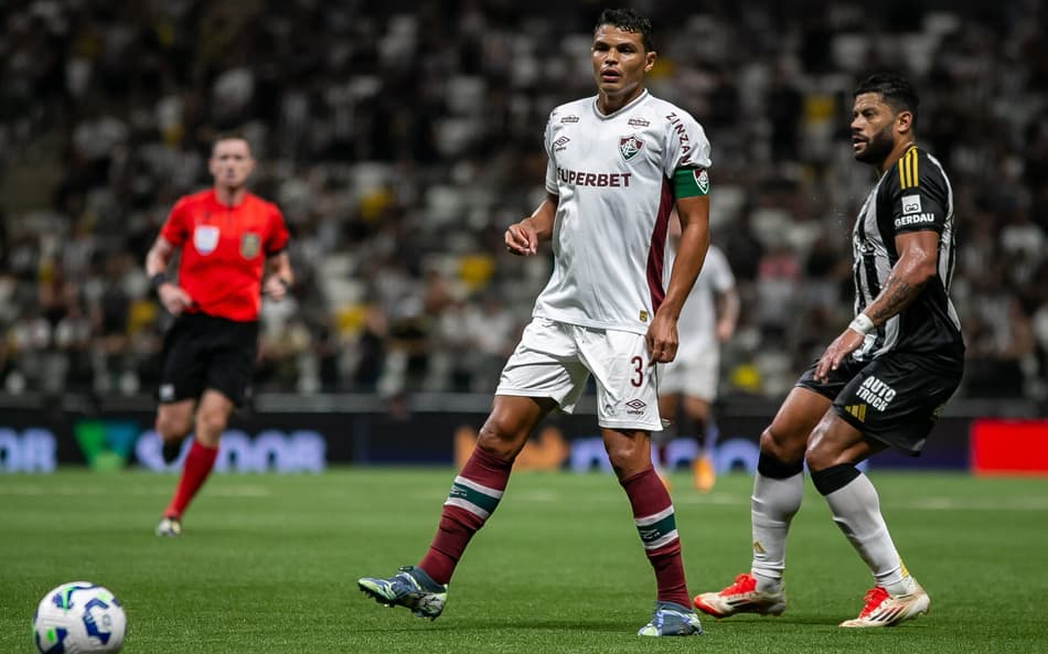 Thiago Silva em campo pelo Fluminense contra o Atlético-MG, pelo Brasileirão