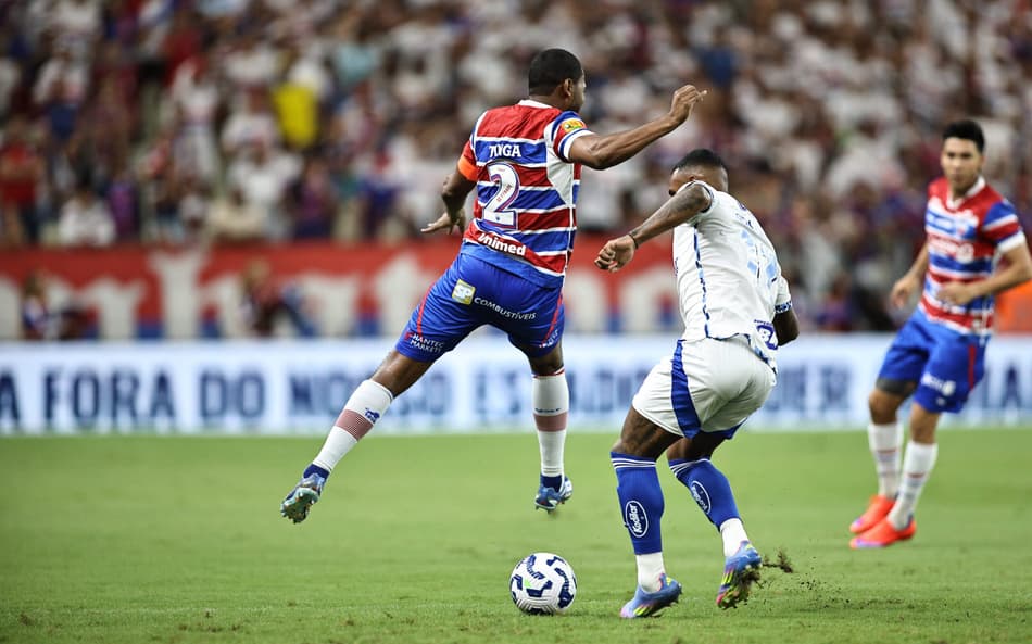 Tinga em Fortaleza x Cruzeiro, no Castelão (foto: Baggio Rodrigues/AGIF)