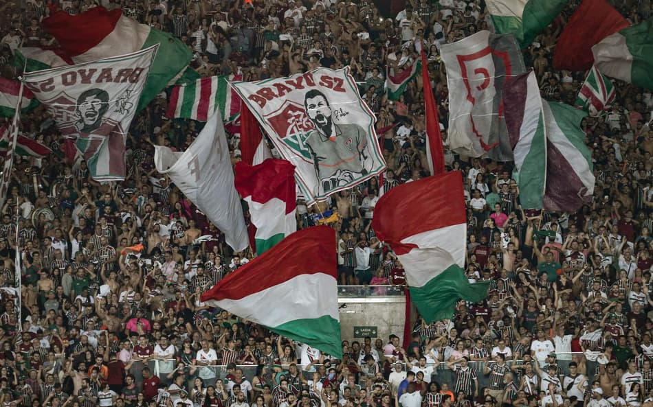 Torcida do Fluminense presente no Maracanã no confronto com o Grêmio