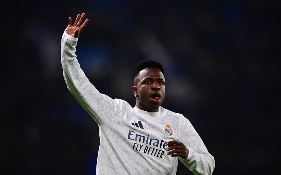 Vini Jr no aquecimento para o jogo do Real Madrid contra o Atalanta pela Champions