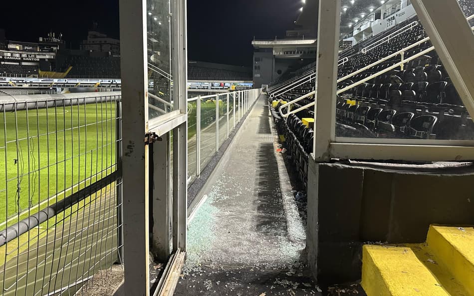 Torcida do Santos entra em confronto com a Polícia Militar após duelo pela Copa do Brasil