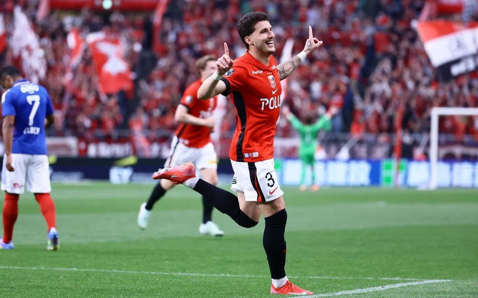 Danilo Boza comemora gol pelo Urawa Reds