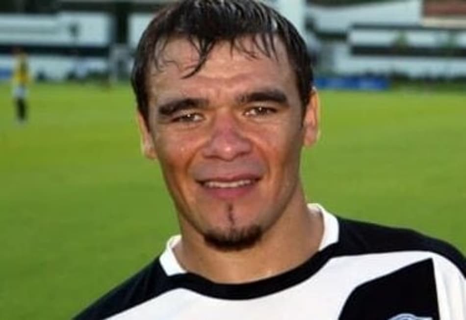 Manzur passou pelo Santos em 2006 (Foto: Divulgação/ Santos)
