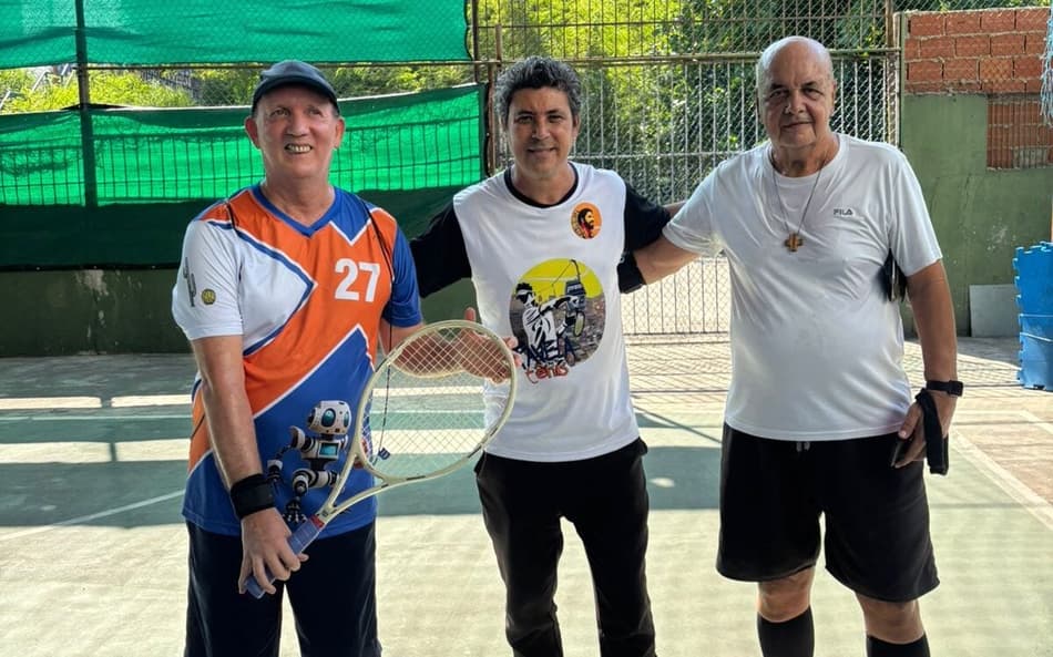Padre e tenista Diogenes Araujoj, com Artur Ricardo e e Evandro