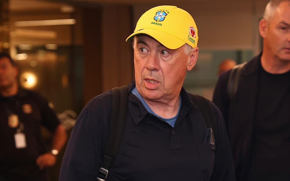 Carlo Ancelotti chega ao Rio (foto: Roberto Filho / Brazil News)