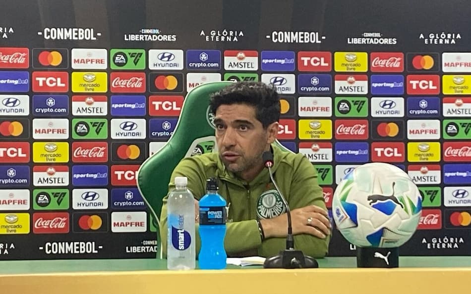 Abel abre o jogo sobre contratações do Palmeiras antes do Mundial e faz apelo à CBF