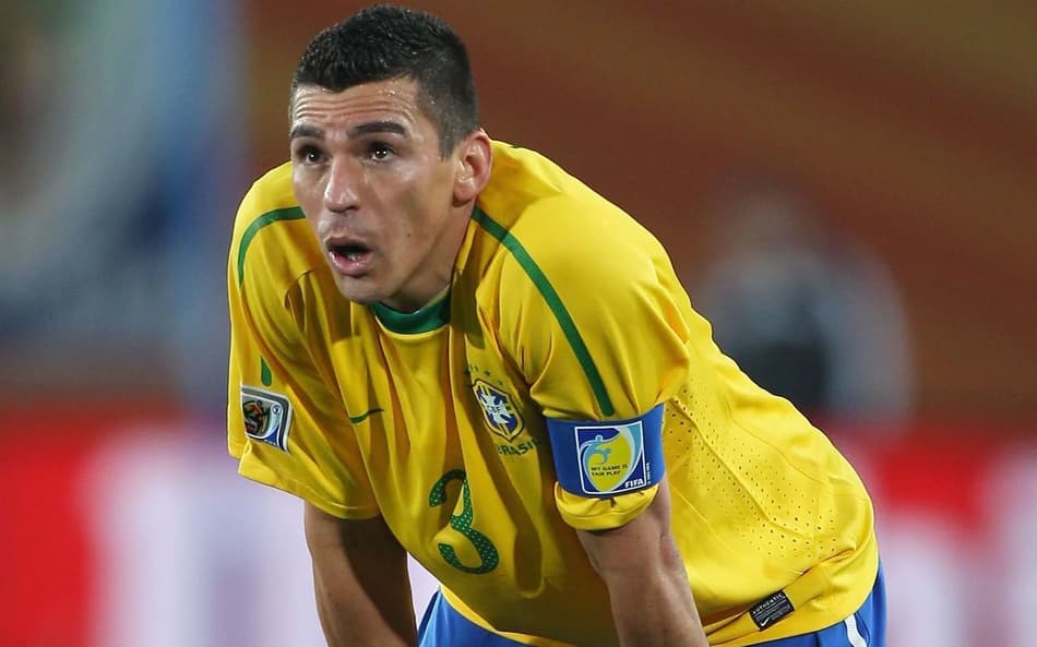 Zagueiro Lúcio em jogo da Seleção Brasileira na Copa do Mundo de 2010 (Foto Michael Steele Getty Images)