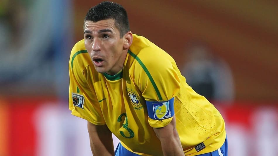 Zagueiro Lúcio em jogo da Seleção Brasileira na Copa do Mundo de 2010 (Foto Michael Steele Getty Images)