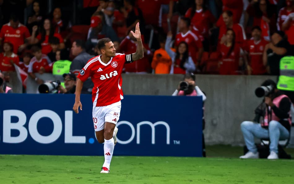Alan Patrick comemora seu gol contra o Atlético Nacional pela Libertadores