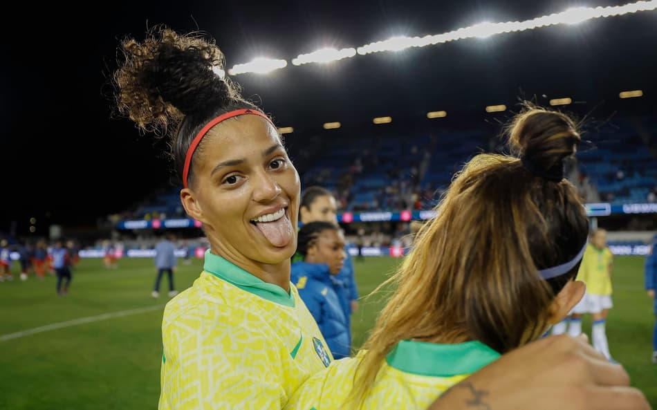 Amanda Gutierres comemora gol marcado contra os EUA em vitória do Brasil por 2 a 1. (Foto: Rafael Ribeiro)