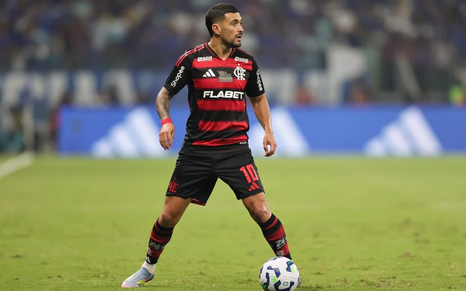 Arrascaeta em ação contra o Cruzeiro