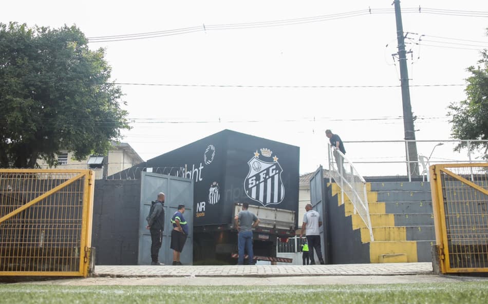Com a ajuda de Neymar Pai, Santos inicia obras no CT da base. 20 fornecedores estão envolvidos na reformulação do loca. (Foto: Reinaldo Campos/Santos FC)