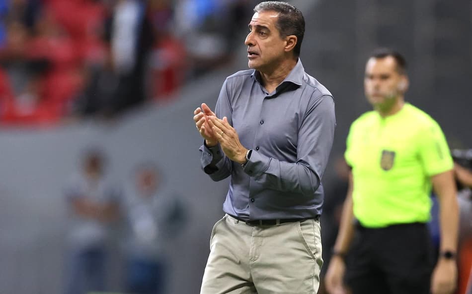 Renato Paiva, técnico do Botafogo, durante jogo com o Capital-DF