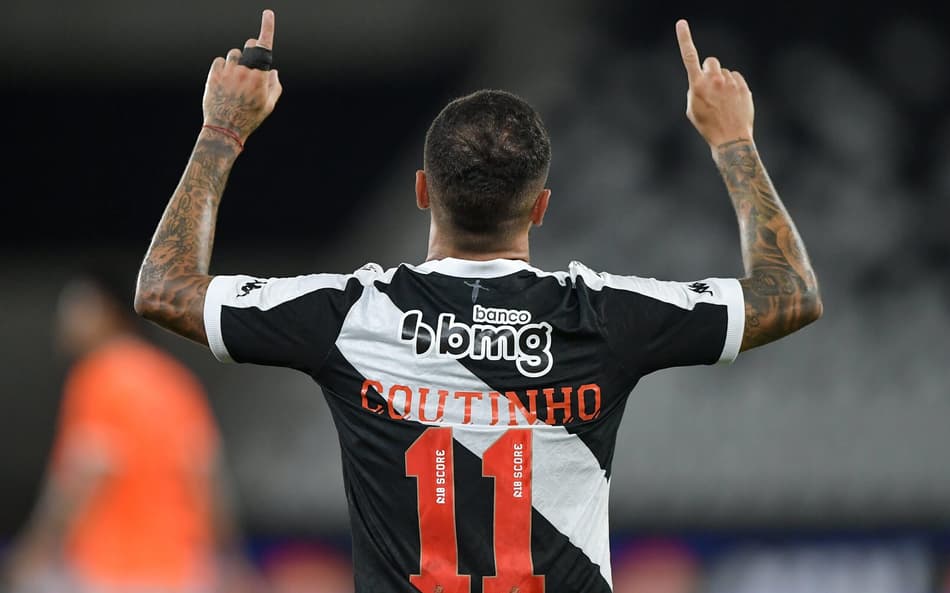 Coutinho comemora gol contra o Nova Iguaçu na Copa do Brasil