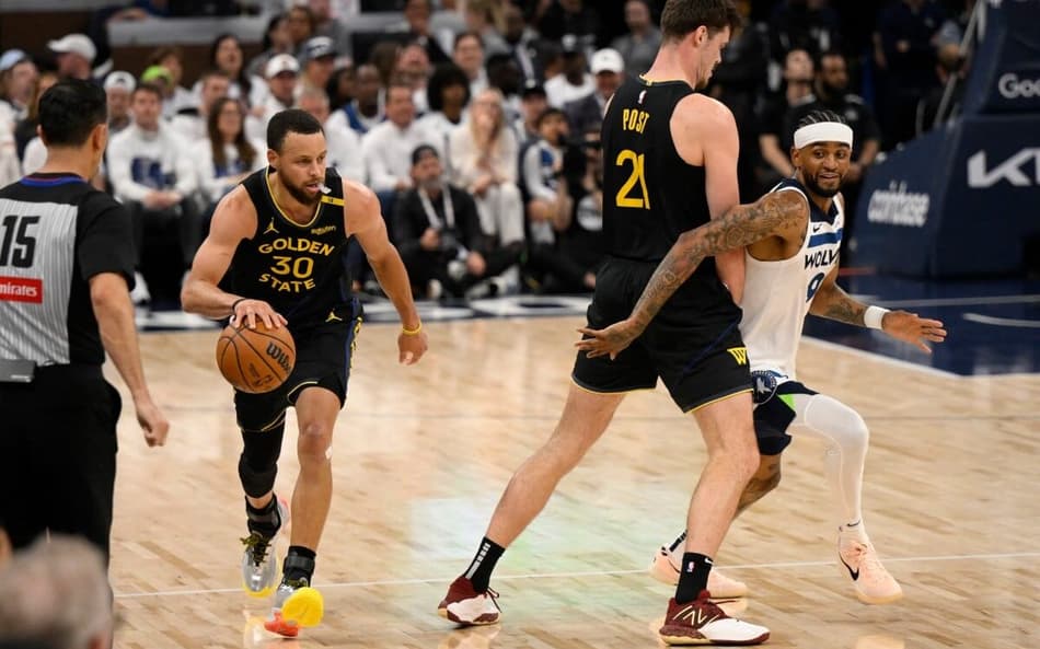 Stephen Curry é dúvida para sequência dos playoffs