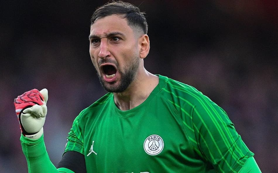 Gianluigi Donnarumma em ação no jogo entre Arsenal e PSG pela Champions League