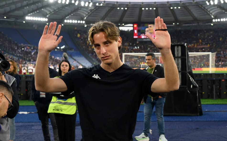 Edoardo Bove no jogo entre Roma e Fiorentina