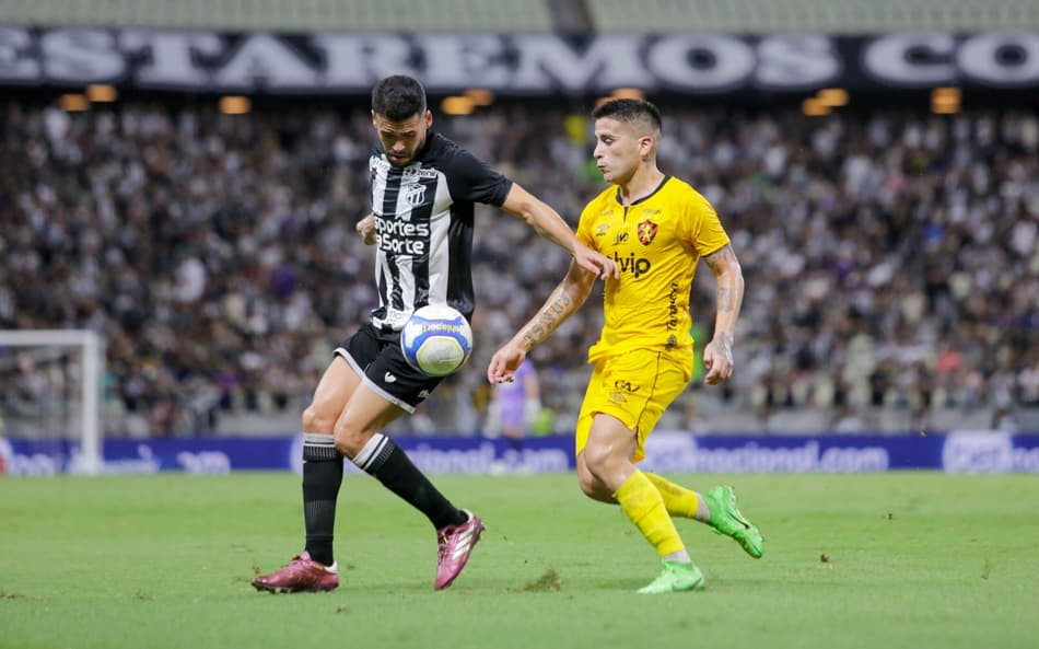 Sport e Ceará se enfrentam pela Série B do Campeonato Brasileiro (Foto: Lucas Emanuel/AGIF)