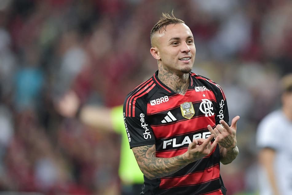 Cebolinha comemora seu gol no jogo do Flamengo contra o Botafogo-PB