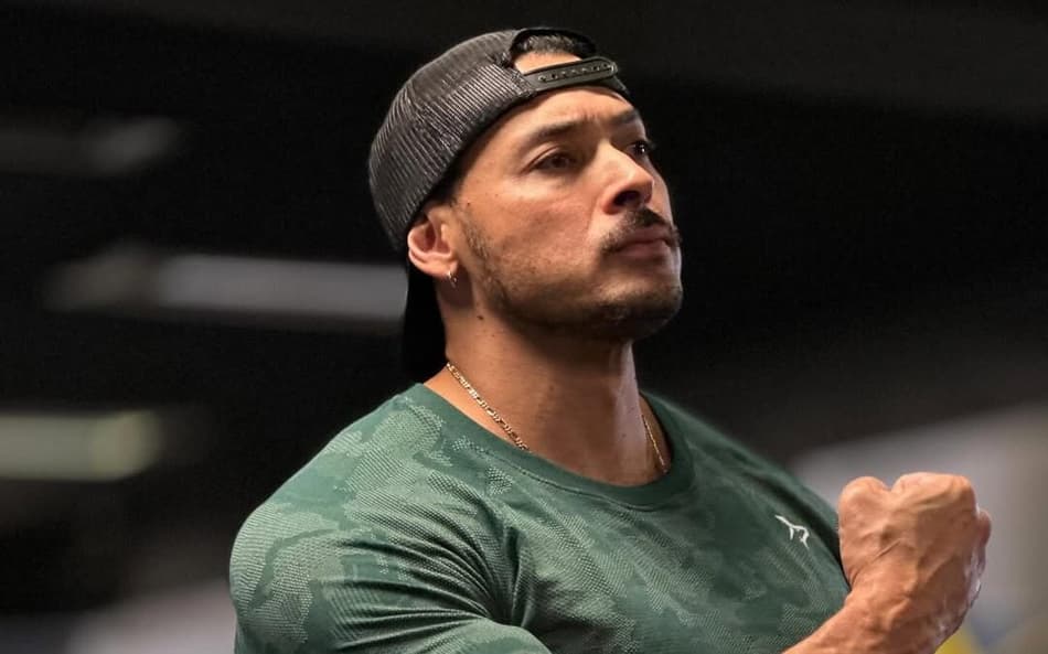 O fisiculturista Felipe Franco posando em academia (Foto: Reprodução/Instagram: @fefrancooficial)