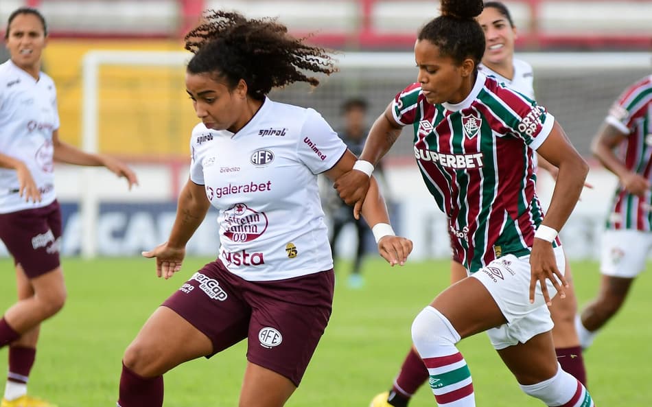 Fluminense e Ferroviária se enfrentam em Bangu, no Rio de Janeiro, pelo Brasileirão Feminino.