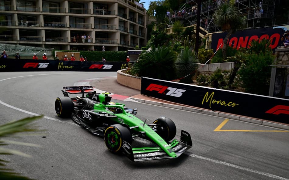 Gabriel Bortoleto, da Sauber, em ação no TL 1 do GP de Mônaco, que foi liderado por Charles Leclerc (Foto: Andrej ISAKOVIC / AFP)