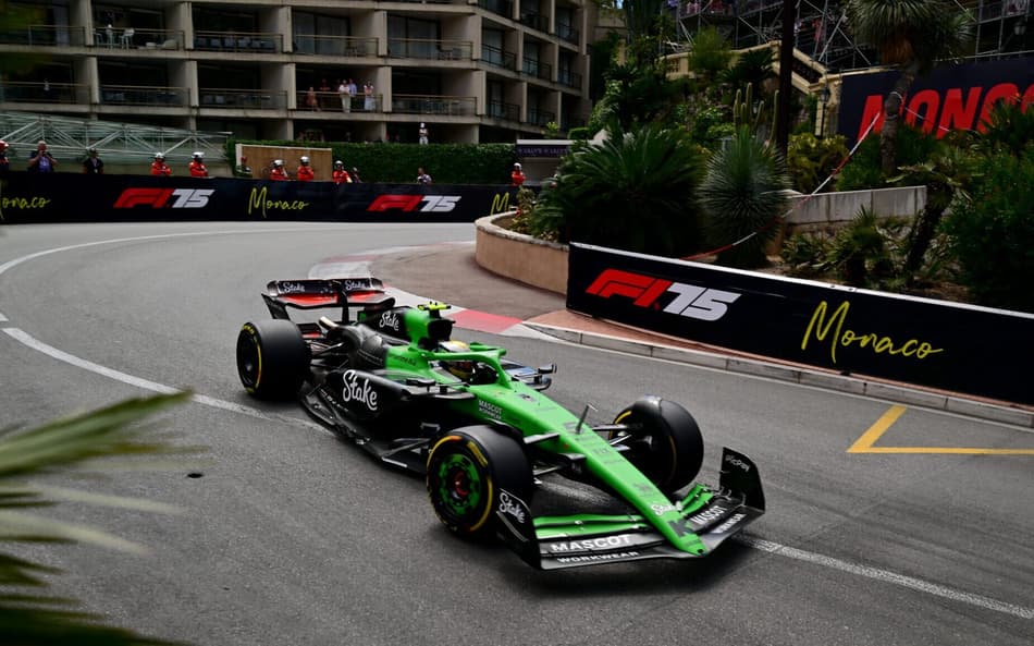 Gabriel Bortoleto, da Sauber, em ação no TL 1 do GP de Mônaco, que foi liderado por Charles Leclerc (Foto: Andrej ISAKOVIC / AFP)